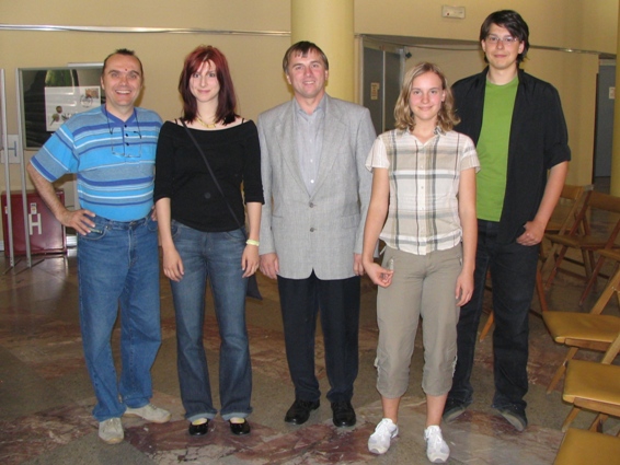 Leta 2005 smo na razstavi v Trbovljah prejeli najvišje ocene. Zmagovalci z leve: Vencelj Ferant, Lara Plavčak, mentor Marjan Plavčak, Nejka Golič in Žiga Hriberšek